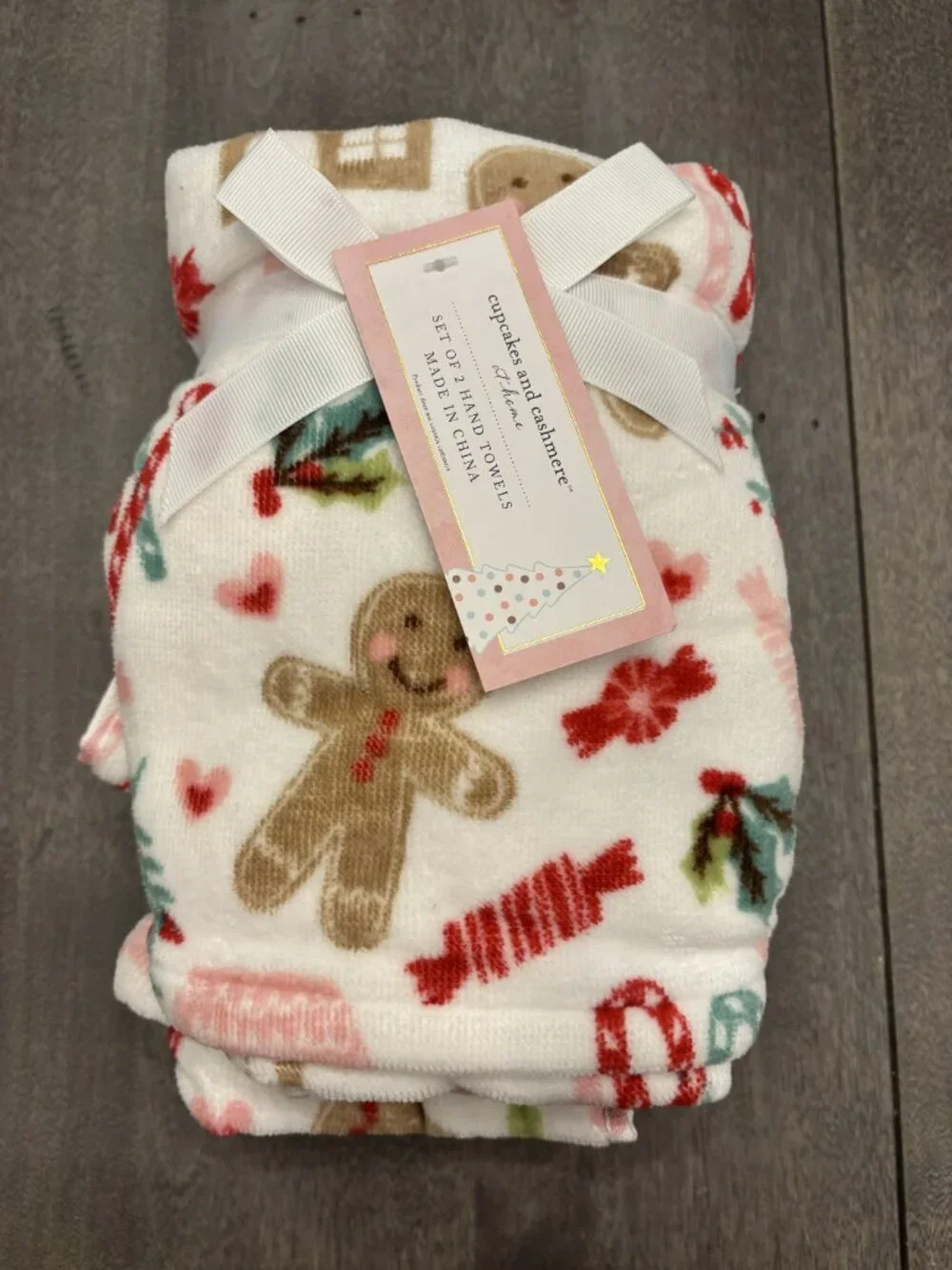 Cupcakes & Cashmere Set of 2 hand towels.  Perfect for a fairy tale Christmas.